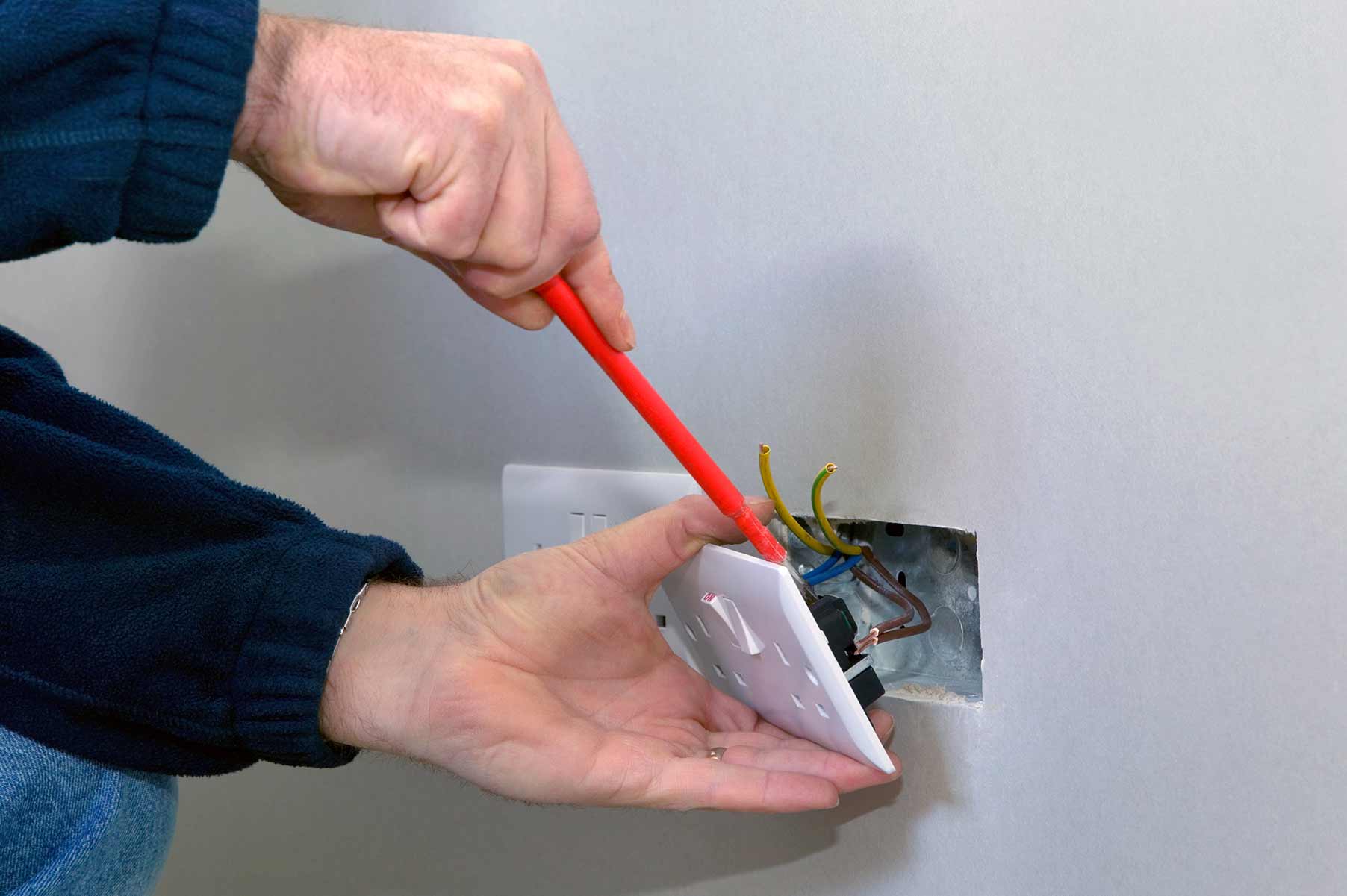 Our electricians can install plug sockets for domestic and commercial proeprties in Wirral and the local area. 